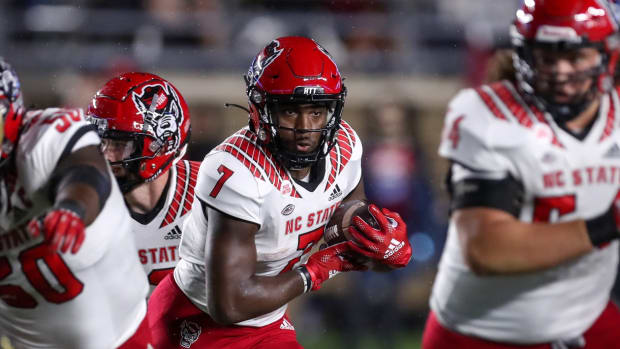 NC State RB Zonovan Knight running